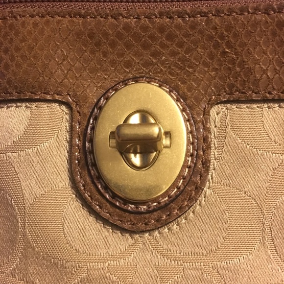 Authentic COACH wristlet - Picture 3 of 7